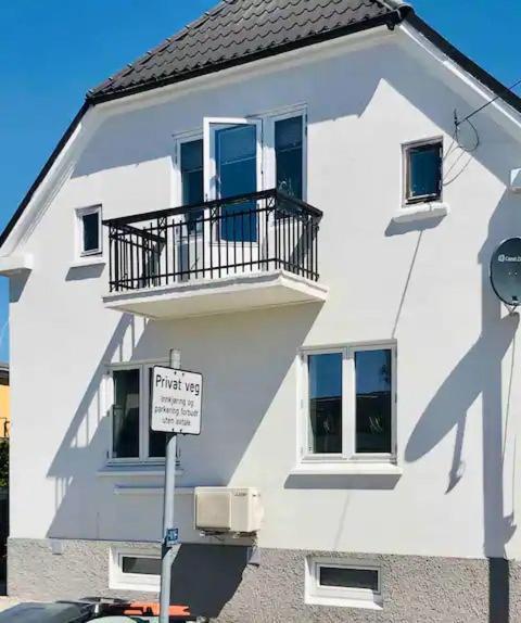 Stort Hus I Porsgrunn Sentrum Med Gangavstand Til "Alt" & Gratis Parkering Til Flere Biler Exterior photo